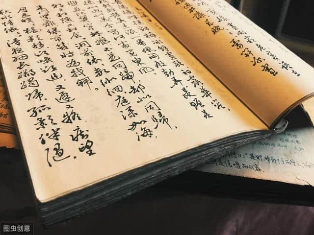 王昌龄送别友人写下一首诗，孤独而又凄美，尤其最后2句震古烁今