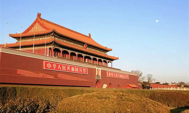 北京天安门屹立600年，那建筑是由谁设计的呢？今天算明白了
