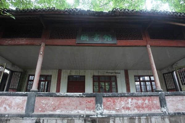 重庆合川这所“藏”在寺里的中学，8年培养出14名中美院士