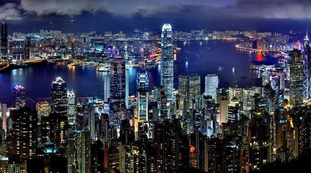 香港回归21周年｜视频重温那晚的东方之珠：热泪盈眶，彻夜未眠