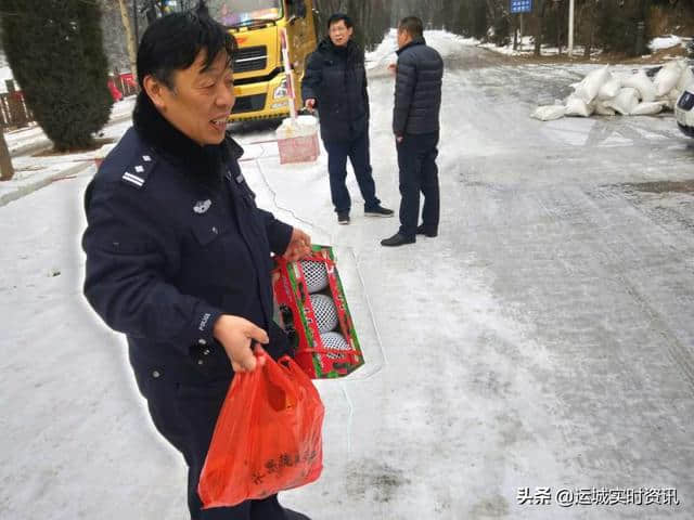夏县副县长乔红军前往泗交、祁家河检查冰雪恶劣天气交通安全工作并慰问一线民警