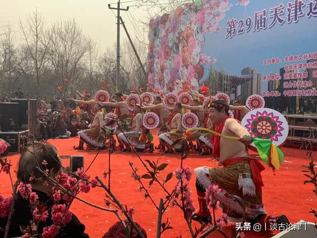 实拍天津红桥区桃花堤开幕式，人比桃花还多