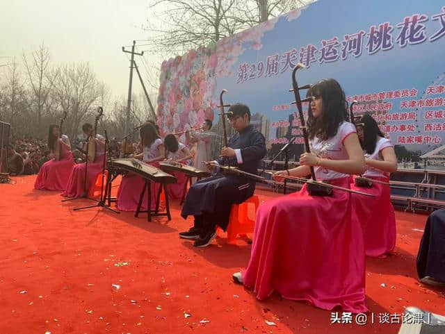 实拍天津红桥区桃花堤开幕式，人比桃花还多