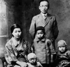 郭沫若一生娶3位妻子，得11个子女，晚年却落得悲剧式的结局