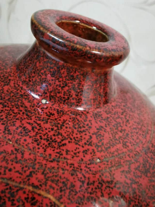 中国红釉瓷器的两种最高格调  年轻美人醉VS.资深媚娘红