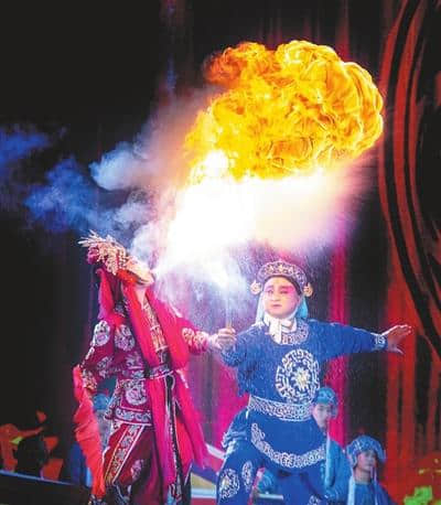 抚州有戏！江西日报半版图片报道汤显祖戏剧节暨国际戏剧交流月活动开幕式