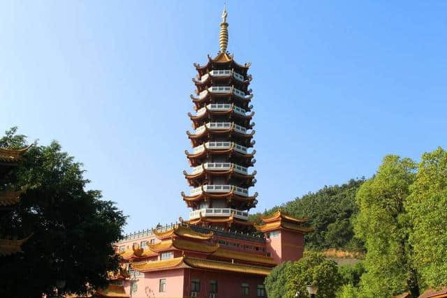 福建省厦门香火最旺的十大寺庙，好雄伟的建筑，你去过几个地方