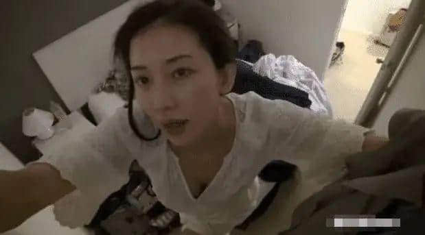 “台湾第一美女”林志玲素颜美不美？看她在床上的素颜照就知道