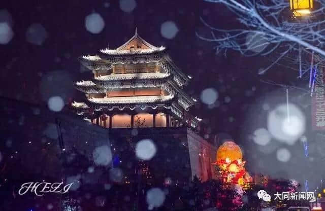 漫天风雪下的古都新春是怎样一场嘉年华？航拍雪景、风雪灯会，还有路人甲……