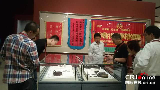 国家博物馆举办“信念精神传承——纪念红军长征胜利８０周年大型馆藏文物展”