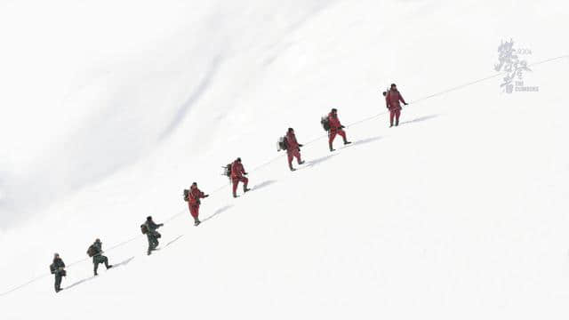 收图！吴京《攀登者》高清剧照曝光，漫天风雪登山队员何去何从？