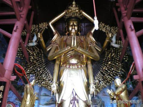 庙貌雄伟，为湘乡之最，香火鼎盛，与南岳争雄，湖南湘乡云门寺