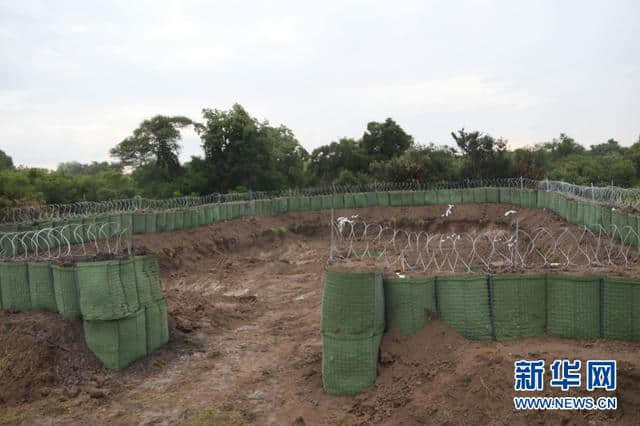 连续奋战、冒雨施工——记中国赴南苏丹维和工兵完成联合国营地北侧新建垃圾场