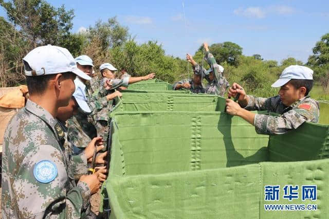 连续奋战、冒雨施工——记中国赴南苏丹维和工兵完成联合国营地北侧新建垃圾场