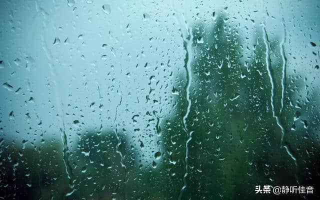 10首关于雨的唯美纯音乐，看窗外雨打芭蕉，听屋内余音绕梁