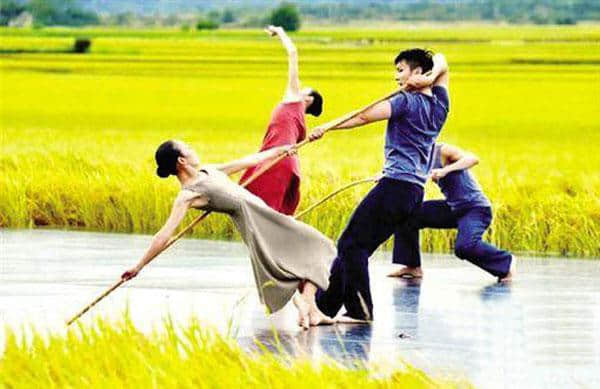 台湾云门舞《稻禾》共通的乡愁，展现人与大自然有机互动
