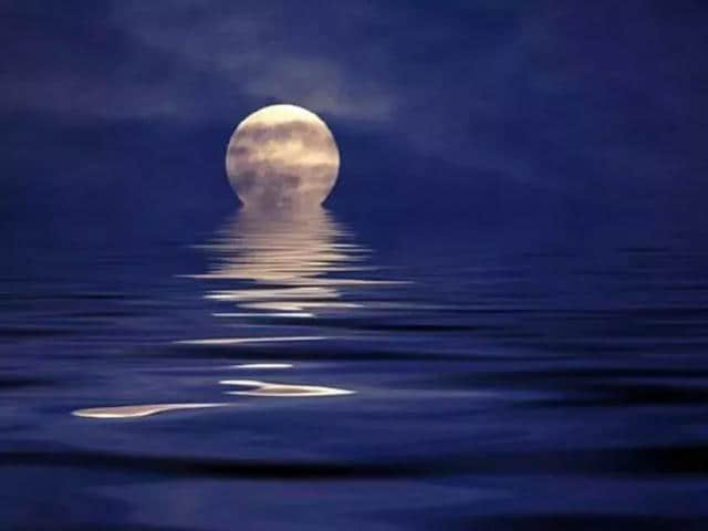露从今夜白，月是故乡明：带有“月”字的诗词83句，真的太美了！