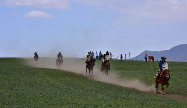 甘肃肃南：中国丝路大赛马带动旅游业及马产业蓬勃发展