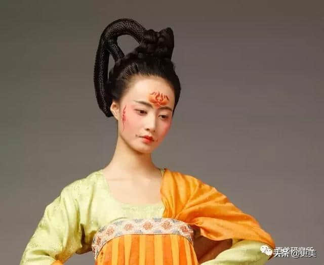 刘亦菲花木兰妆丑出新高度被嘲上天，佟丽娅的古妆扮相才是绝了