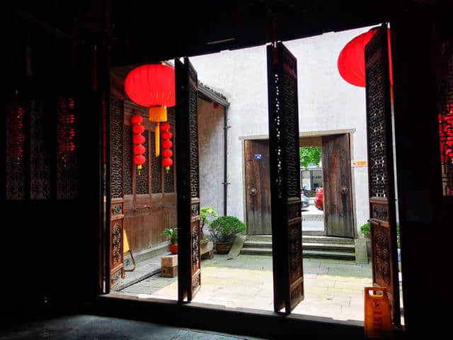 杭州这条小巷在宋朝时就成为了“网红”，只因陆游一首“卖花歌”