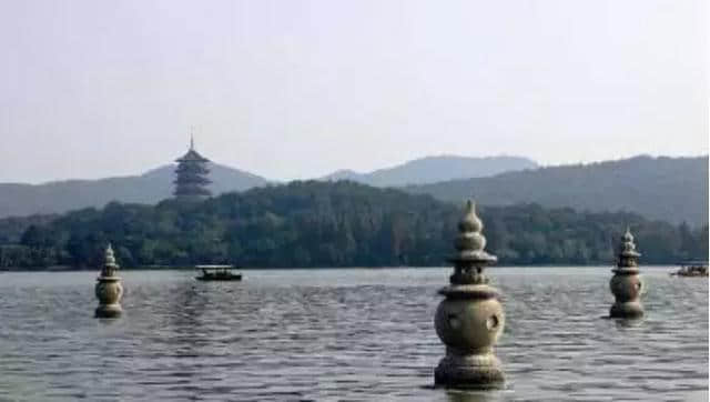 杭州 | 最爱湖东行不足，绿杨阴里白沙堤