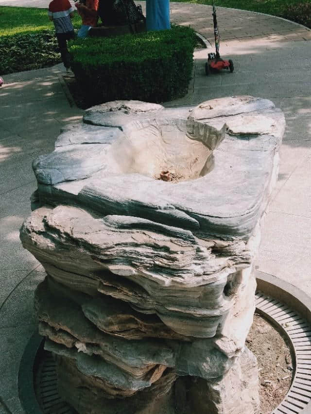 旅游景点中的太湖石