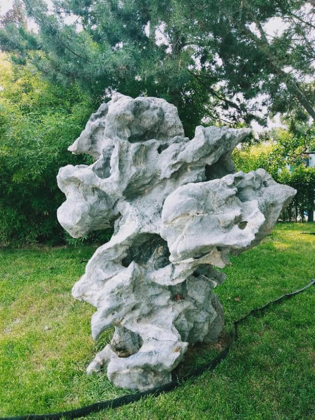 旅游景点中的太湖石