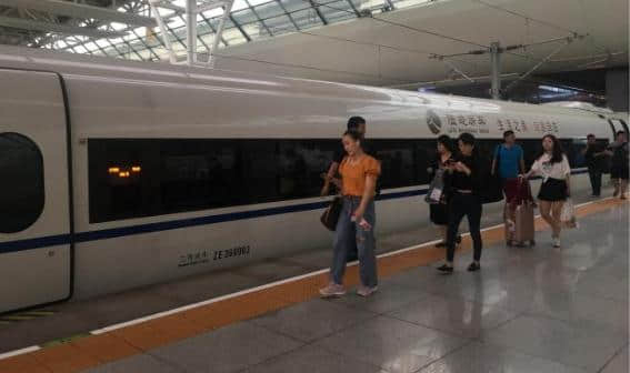 陆游房车号高铁在上海虹桥站首发启程——生活之美 自游自在