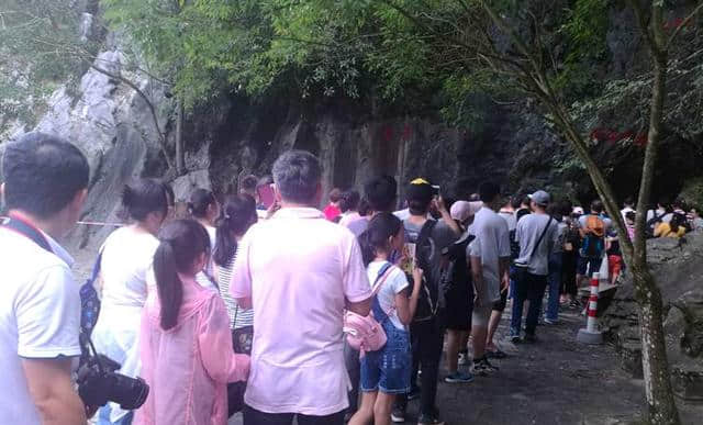 国庆中秋假期的前三天，将乐玉华洞接待游客2.6万人次，同比增长30%