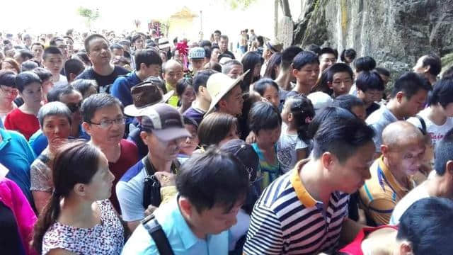 国庆中秋假期的前三天，将乐玉华洞接待游客2.6万人次，同比增长30%