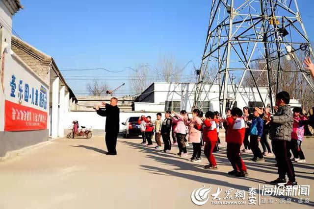 宁阳县泗店镇成教中心志愿者到留守乐园送温暖